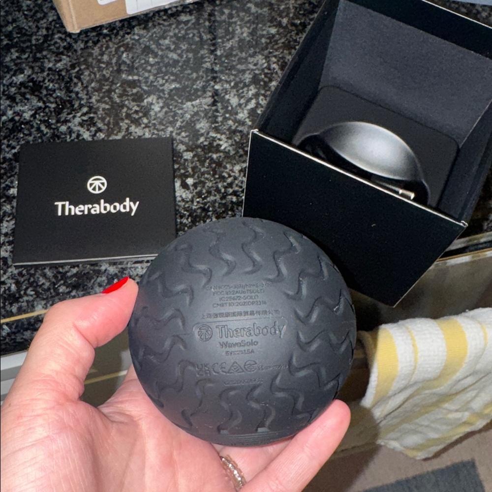 NWT Therabody WaveSolo Vibrating Massage Ball - Picture 12 of 15